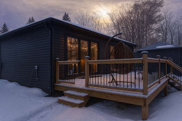 Exterior - 2-bedroom Lake Front Cottage in Harwood, ON #2 (Gores Landing)