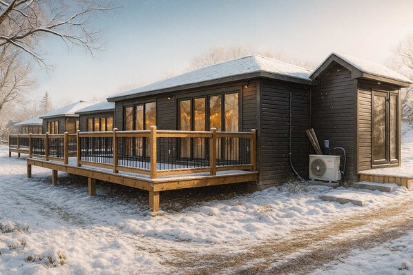 Exterior - 2-bedroom Lake Front Cottage in Harwood, ON #3 (Gores Landing)