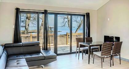 2-bedroom Lake Front Cottage in Harwood, ON #3