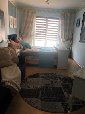 5 bedrooms, individually furnished, bed sheets