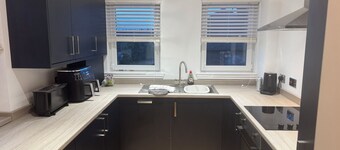 Stylish 3 bed flat in city centre of Dunfermline