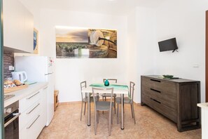 Fridge, oven, stovetop, coffee/tea maker - Villa Peonia - Salento Reservation (Torre San Giovanni)