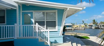 Waterfront 3-BR, 2-BA  Pet Friendly Vacation Rental 5 mi to Marco Island
