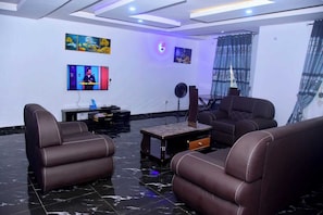 Deluxe Apartment, Balcony, City View | Living area