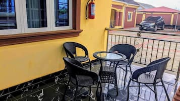 Departamento Deluxe, balcón, vista a la ciudad | Balcón