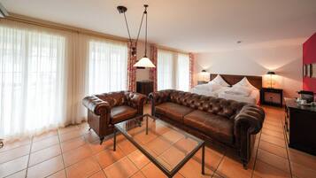 Comfort Suite, 2 Bedrooms, Balcony, Courtyard View | In-room safe, iron/ironing board, free WiFi