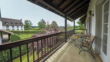Comfort-Suite, 2 Schlafzimmer, Balkon, Blick auf den Innenhof | Balkon