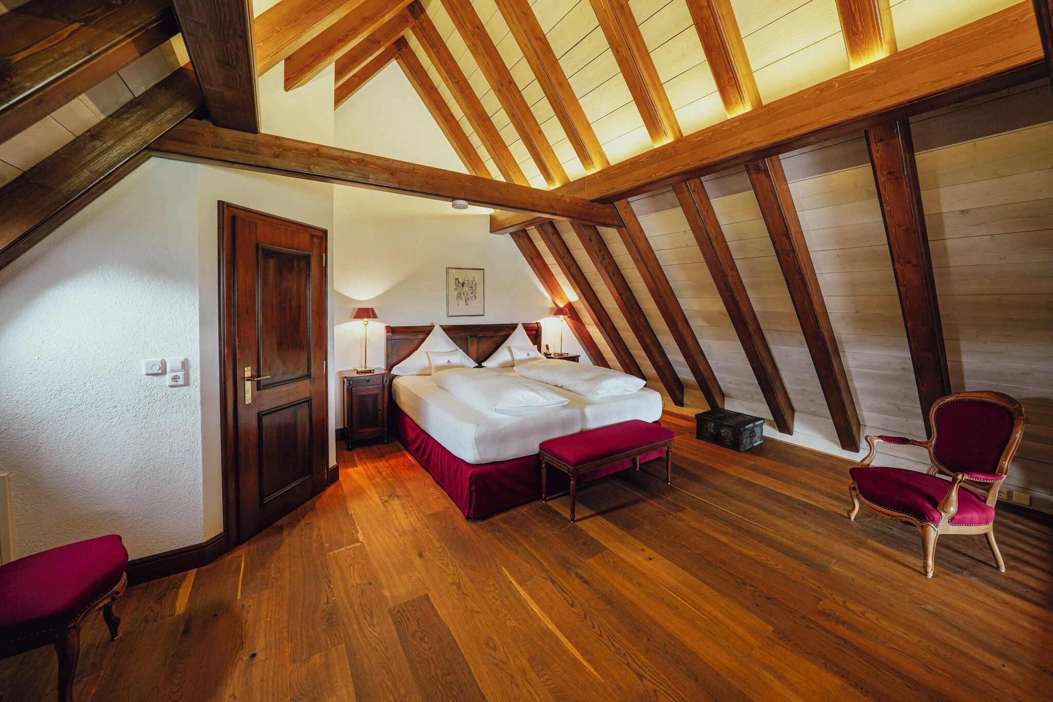 Luxury-Maisonette, Küche, Blick auf den Innenhof | Zimmersafe, Bügeleisen/Bügelbrett, kostenloses WLAN