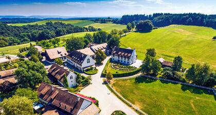 Hofgut AlbfĂŒhren - Hotel & Restaurant