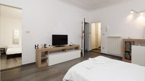 3 bedrooms, iron/ironing board - Santo Spirito Urban Apartment (Florence)