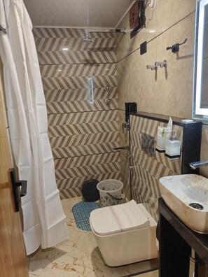 Phòng đôi Superior, quang cảnh thung lũng | Phòng tắm | Buồng tắm vòi sen, vòi sen phun mưa, khăn tắm, xà phòng 