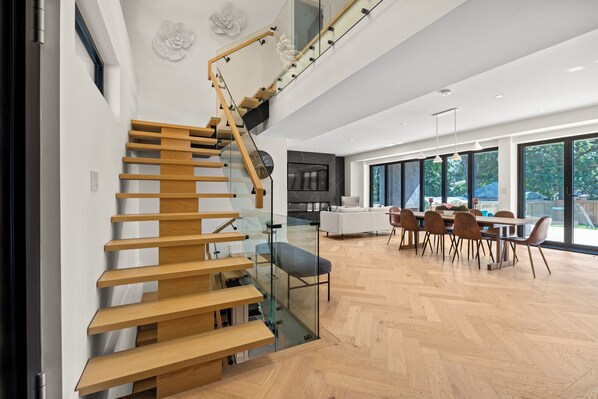 Interior - Luxury House near Lake (Mississauga)