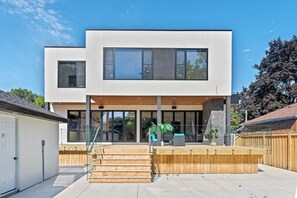 Exterior - Luxury House near Lake (Mississauga)