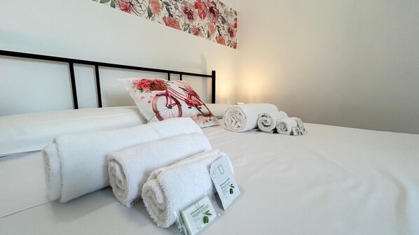 Iron/ironing board, WiFi, bed sheets - In the blue painted pink (Verona)