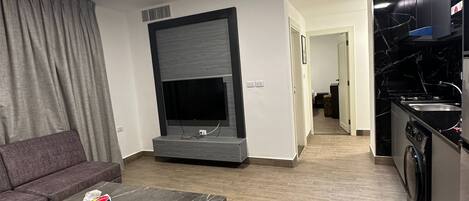 Apartment, 1 Bedroom, Accessible, Smoking | Living room