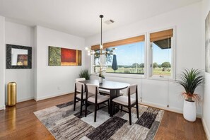 Dining - Tee Box Retreat at Lakecliff Country Club (Travis County)