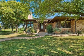 Exterior - Tee Box Retreat at Lakecliff Country Club (Travis County)