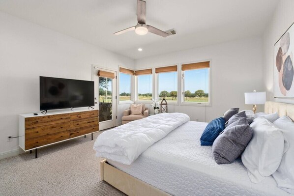 Iron/ironing board, free WiFi, bed sheets - Tee Box Retreat at Lakecliff Country Club (Travis County)