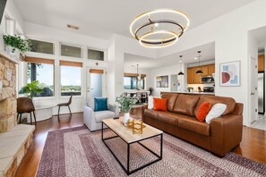 Smart TV, fireplace