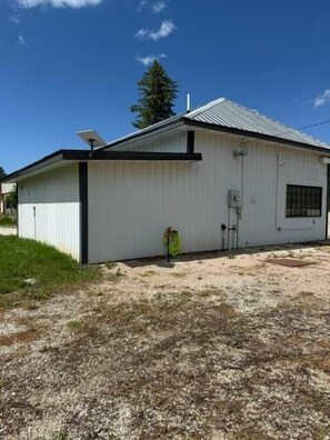 Exterior - LD's Boondocks - Close to Trail 7 (South Lawrence)