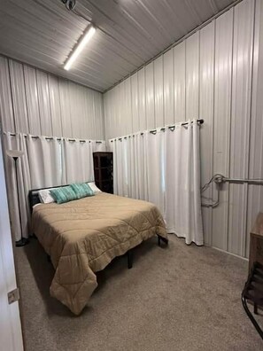 Room - LD's Boondocks - Close to Trail 7 (South Lawrence)