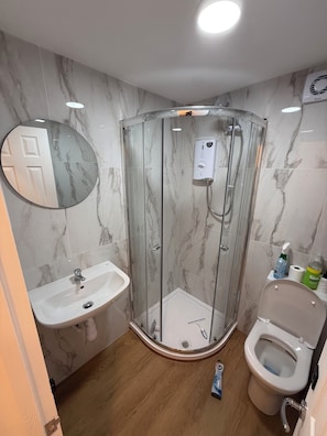 Hair dryer, bidet, towels, toilet paper