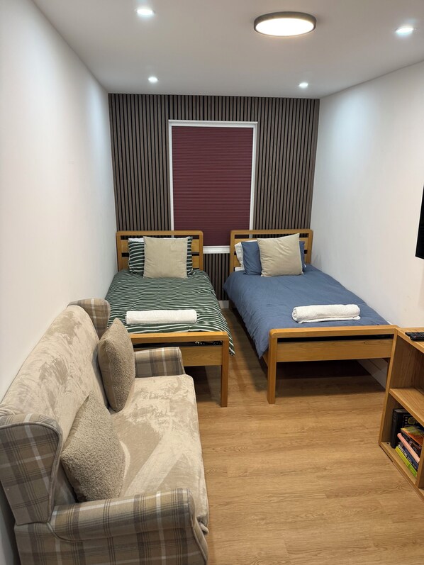 1 bedroom, iron/ironing board, internet, bed sheets