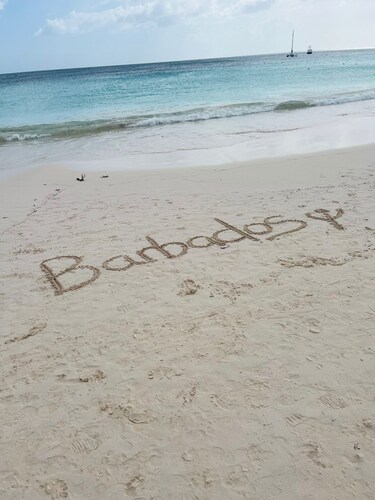 Barbados, Barbados – 
Relax in this bright 3-bedroom Modern house