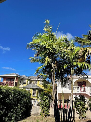 Barbados, Barbados – 
Relax in this bright 3-bedroom Modern house