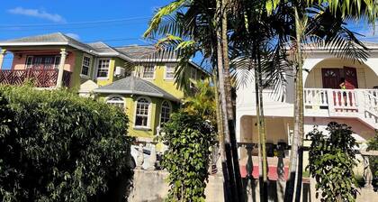 Barbados, Barbados –
Relax in this bright 3-bedroom Modern house