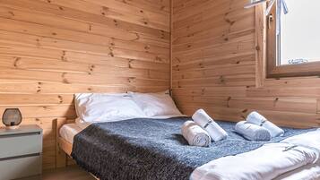 House | 3 bedrooms, individually furnished, bed sheets