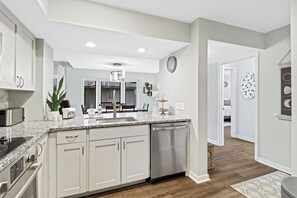 Fridge, microwave, oven, stovetop - Palmetto Dunes Chic 2BR Villa Pickleball Golf Pool (Hilton Head Island)