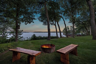 Moose Lodge/ FP/ Cozy/ Pontoon/ Kayaks