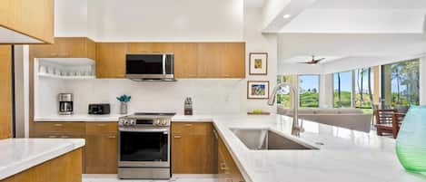 Refrigerador, microondas, horno, placa de cocina