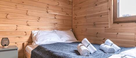House | 3 bedrooms, individually furnished, bed sheets