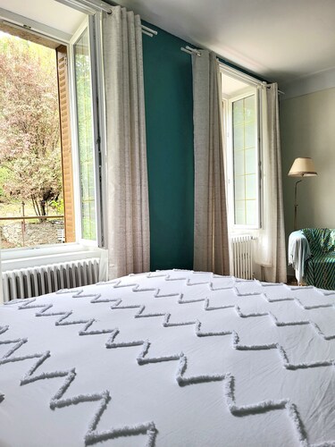 Large suite with access to living room, terrace, garden - Thiers center, train station