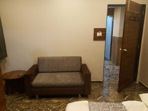 Deluxe Triple Room, City View | Free WiFi, bed sheets