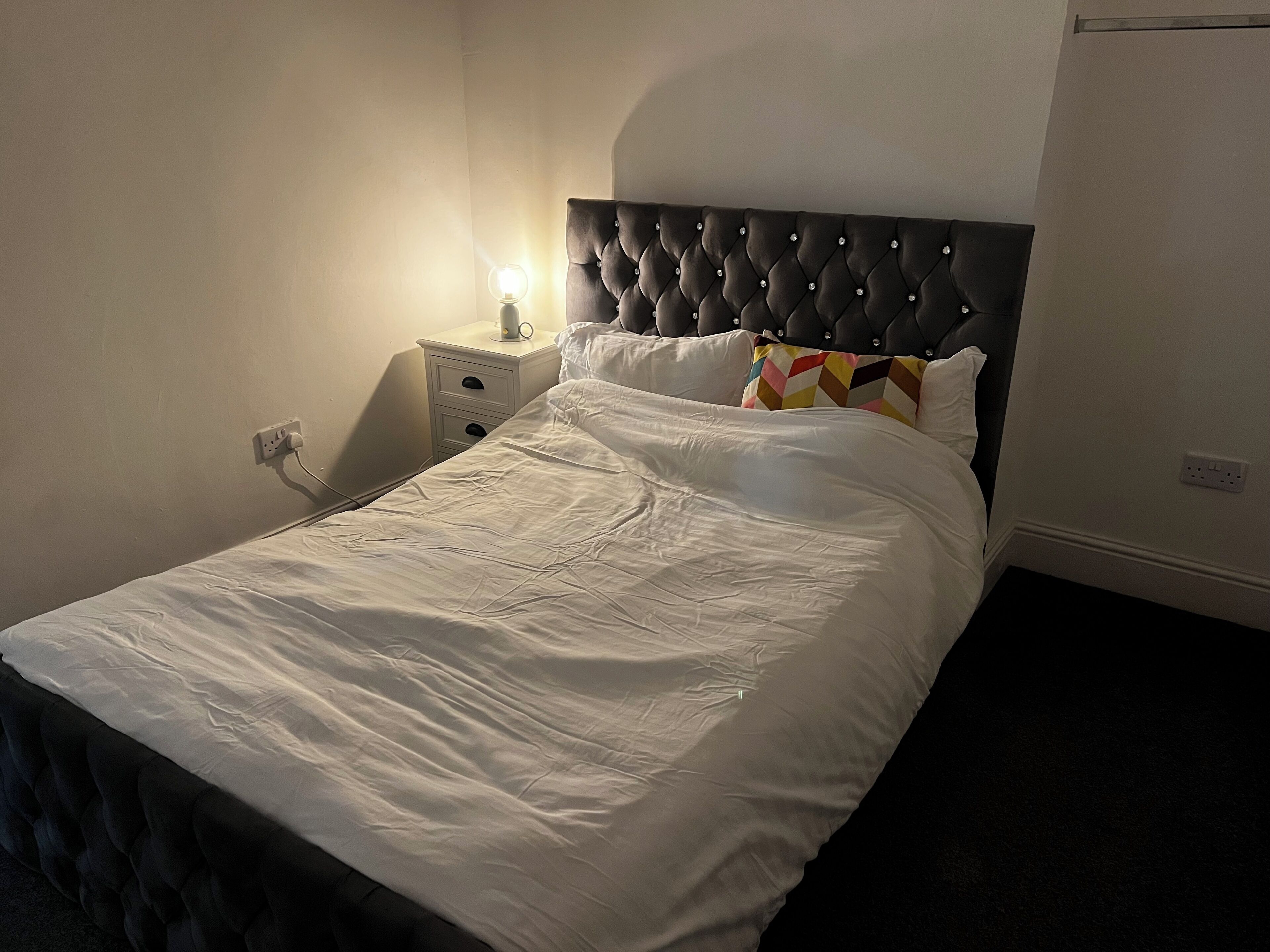 2 chambres, fer et planche à repasser, Wi-Fi, draps fournis