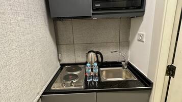 Apartment, 1 Bedroom, Accessible, Smoking | Private kitchen