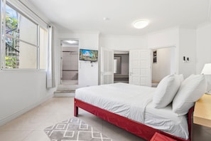 3 bedrooms, desk, iron/ironing board, travel crib