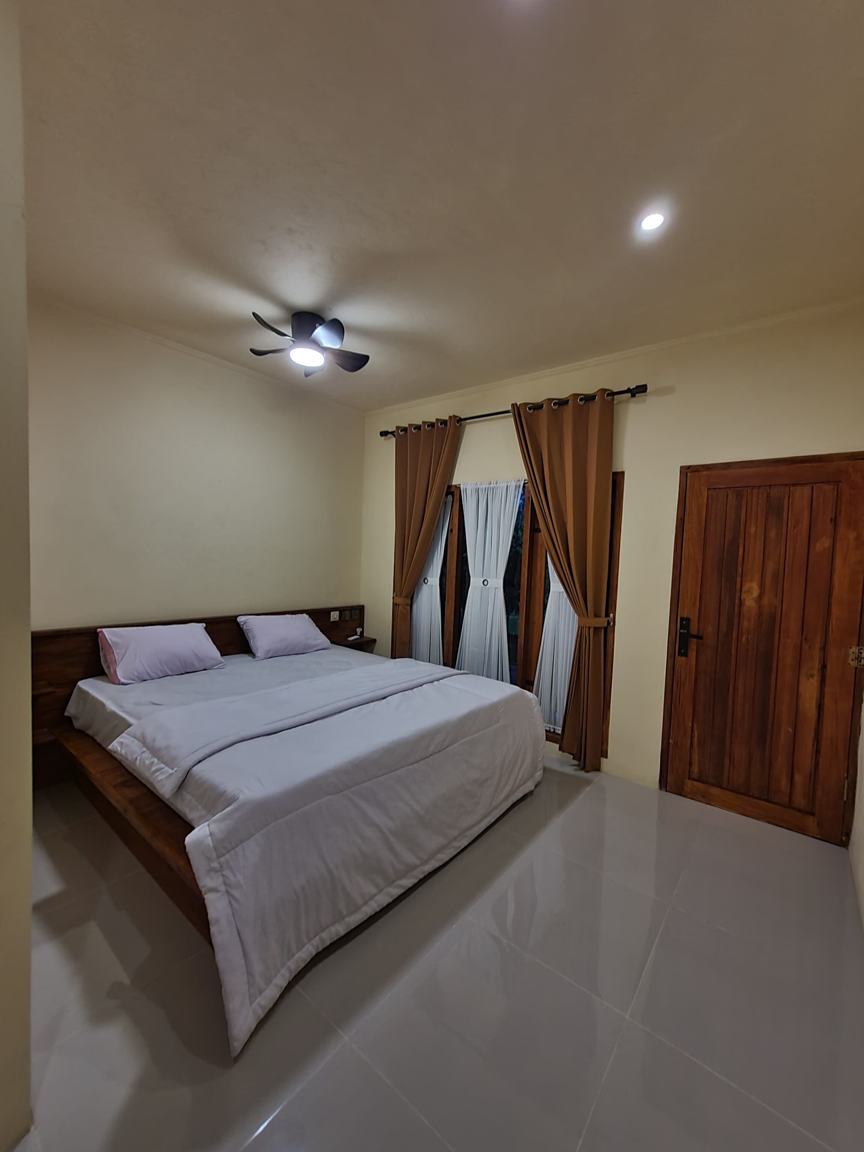 Hypo-allergenic bedding, blackout drapes, soundproofing, free WiFi