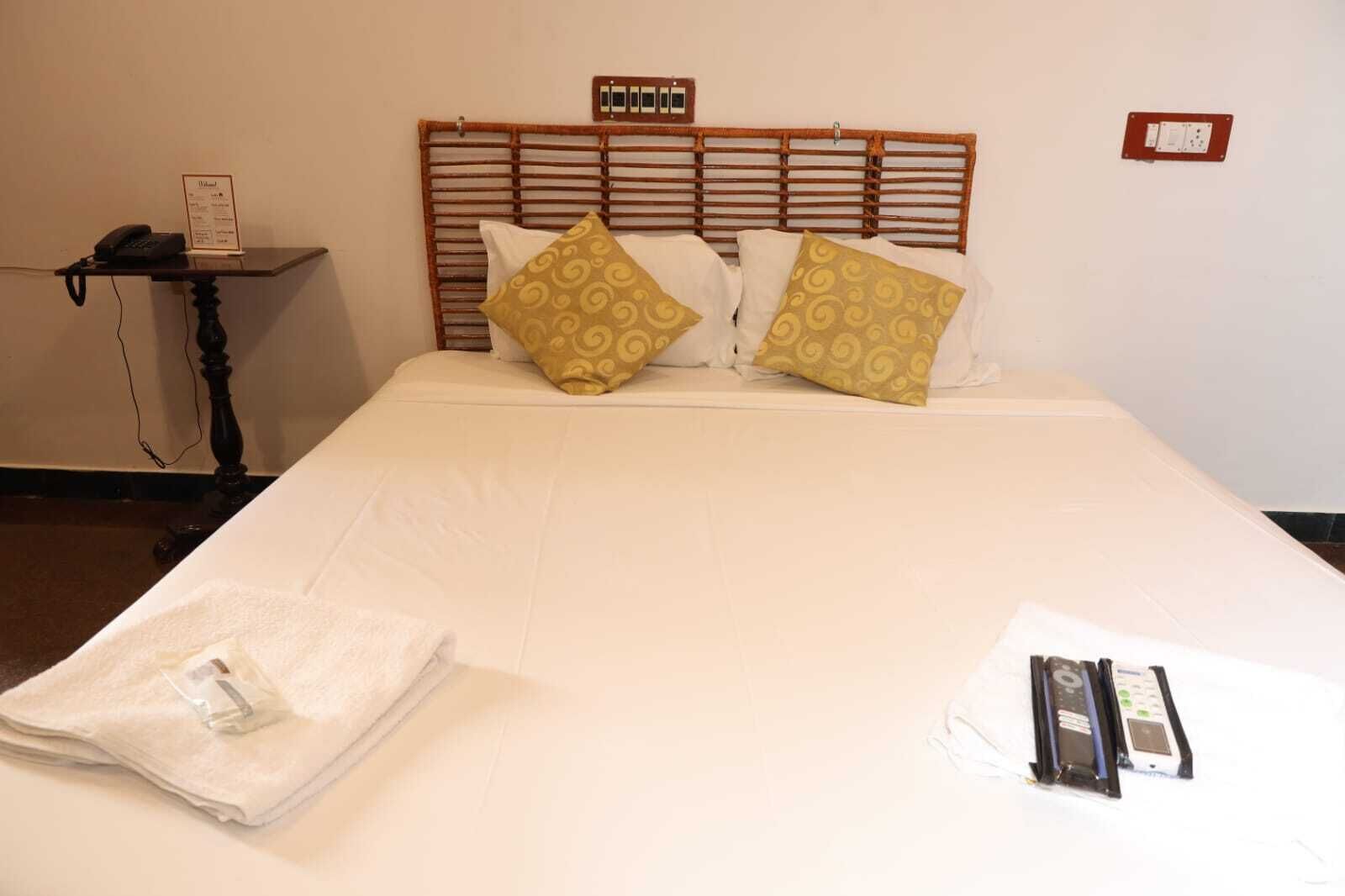 Basic Double Room | Laptop workspace, iron/ironing board, free WiFi, bed sheets