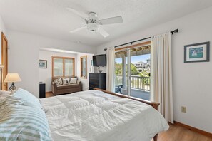 6 bedrooms, desk, iron/ironing board, WiFi