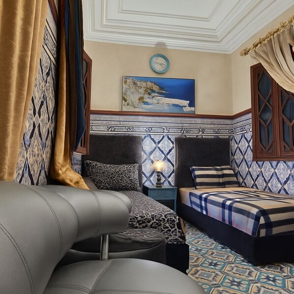 5 bedrooms, iron/ironing board, Internet, bed sheets