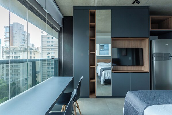 Comfort Studio, City View | Living area