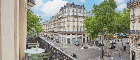 Apartment | Outdoor dining