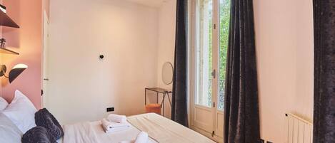 Apartment | 1 bedroom, laptop workspace, iron/ironing board, bed sheets