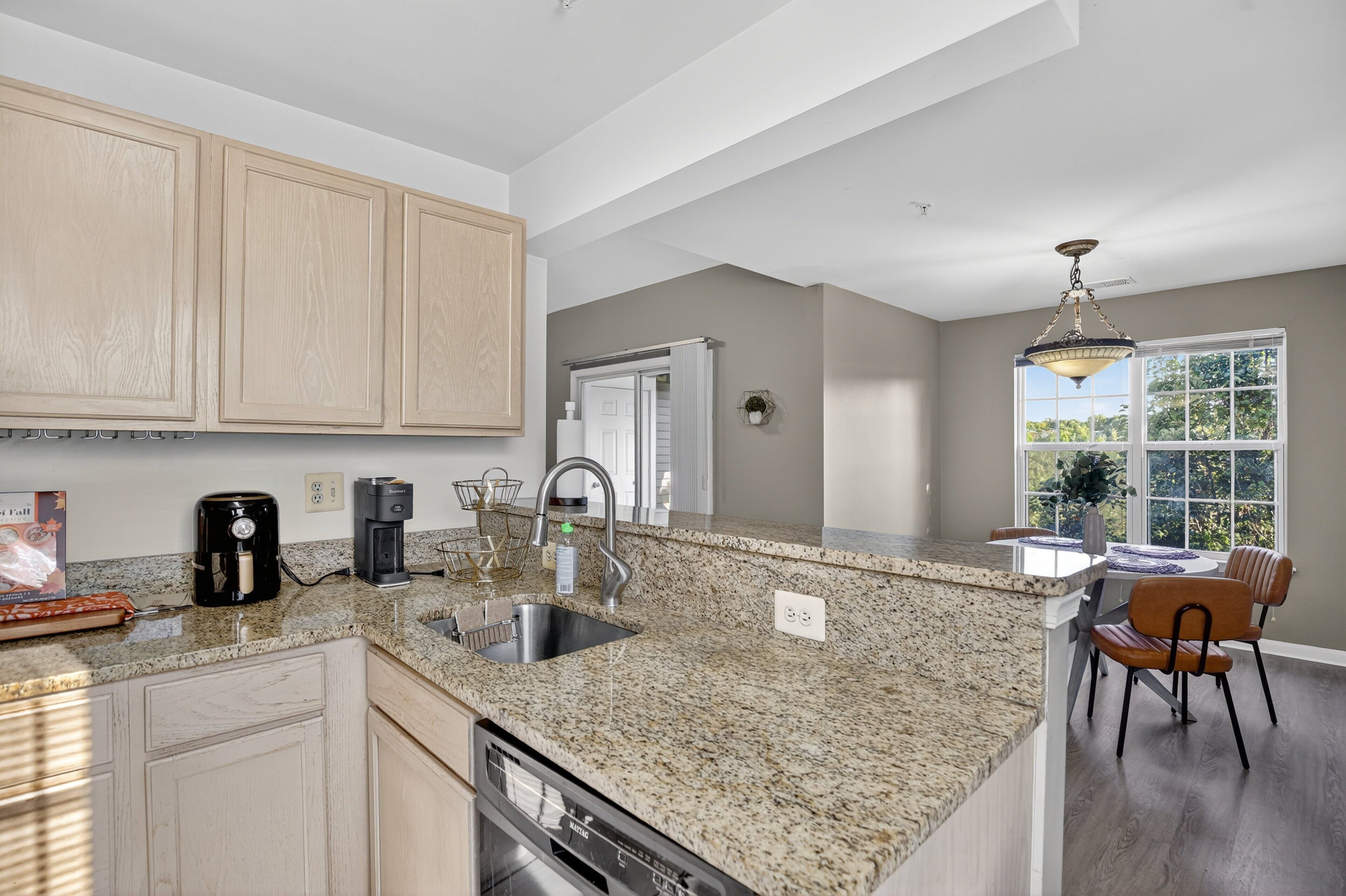 Réfrigérateur, micro-ondes, four, lave-vaisselle