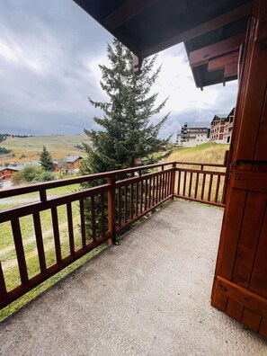 Property grounds - 150m from ski slopes, 1st floor, view ski slopes, balcony, 30m², Les Saisies (Hauteluce)
