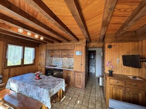 Microwave, oven, dishwasher, coffee/tea maker - 150m from ski slopes, 1st floor, view ski slopes, balcony, 30m², Les Saisies (Hauteluce)